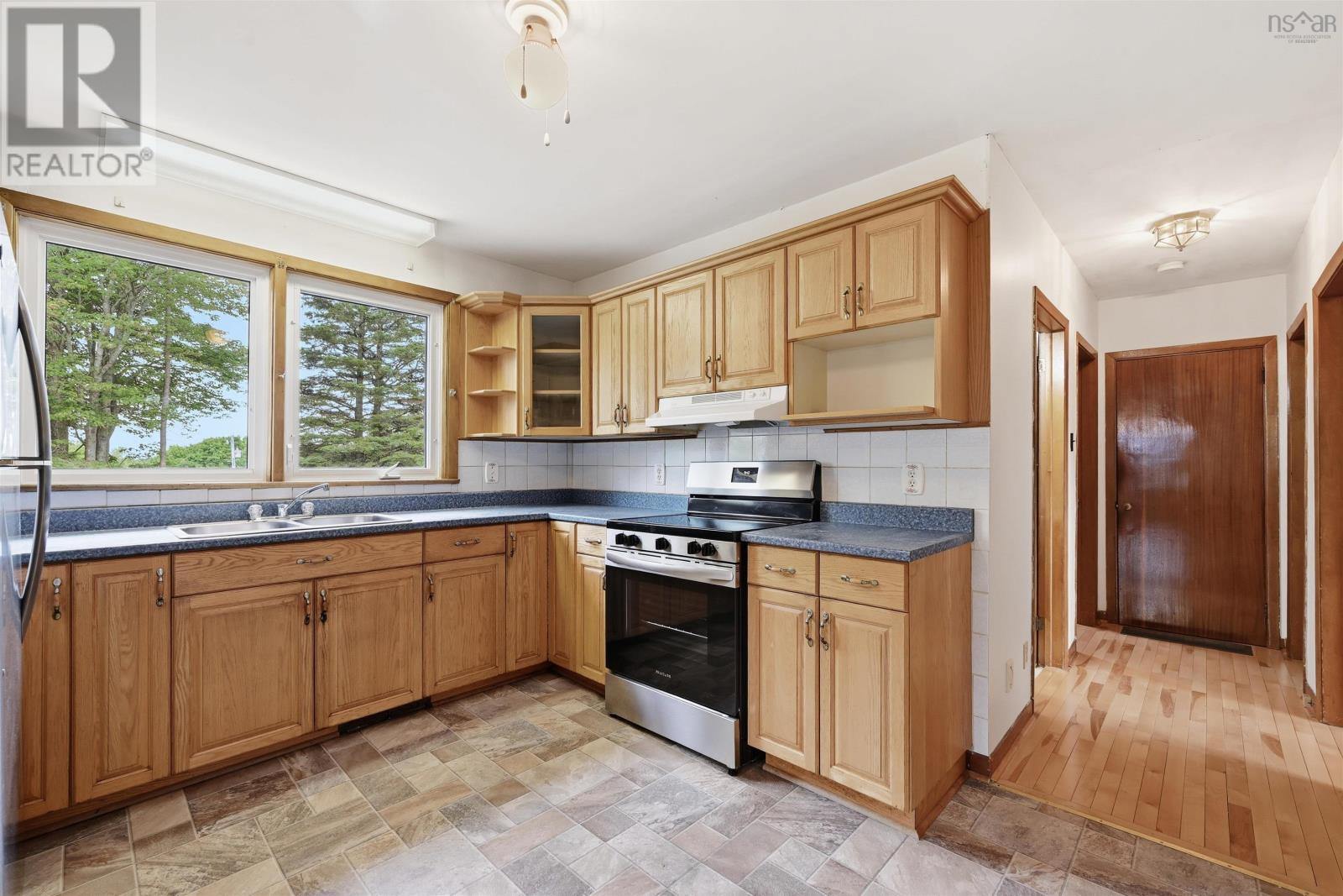 13 Brigadoon Avenue - 9