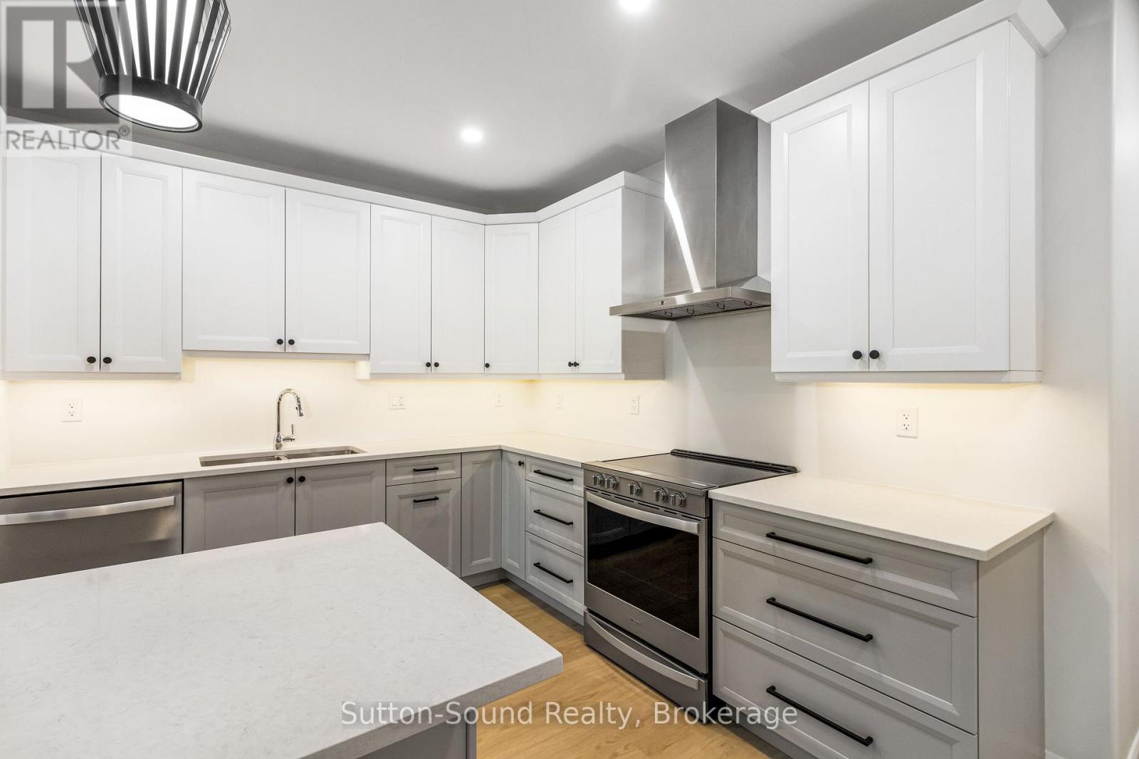 535 #101 ISAAC STREET - 6