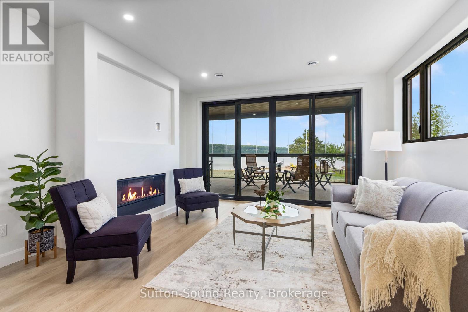 535 #103 ISAAC STREET - 8