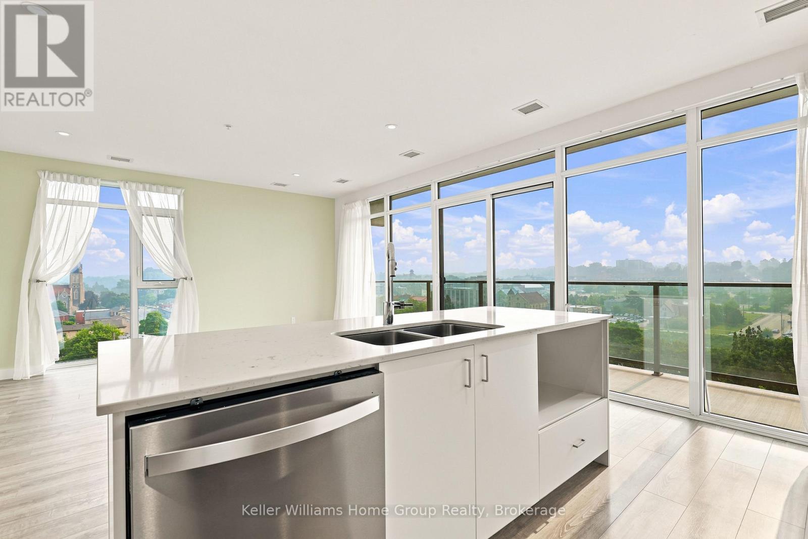 #713 50 GRAND AVENUE S - 29