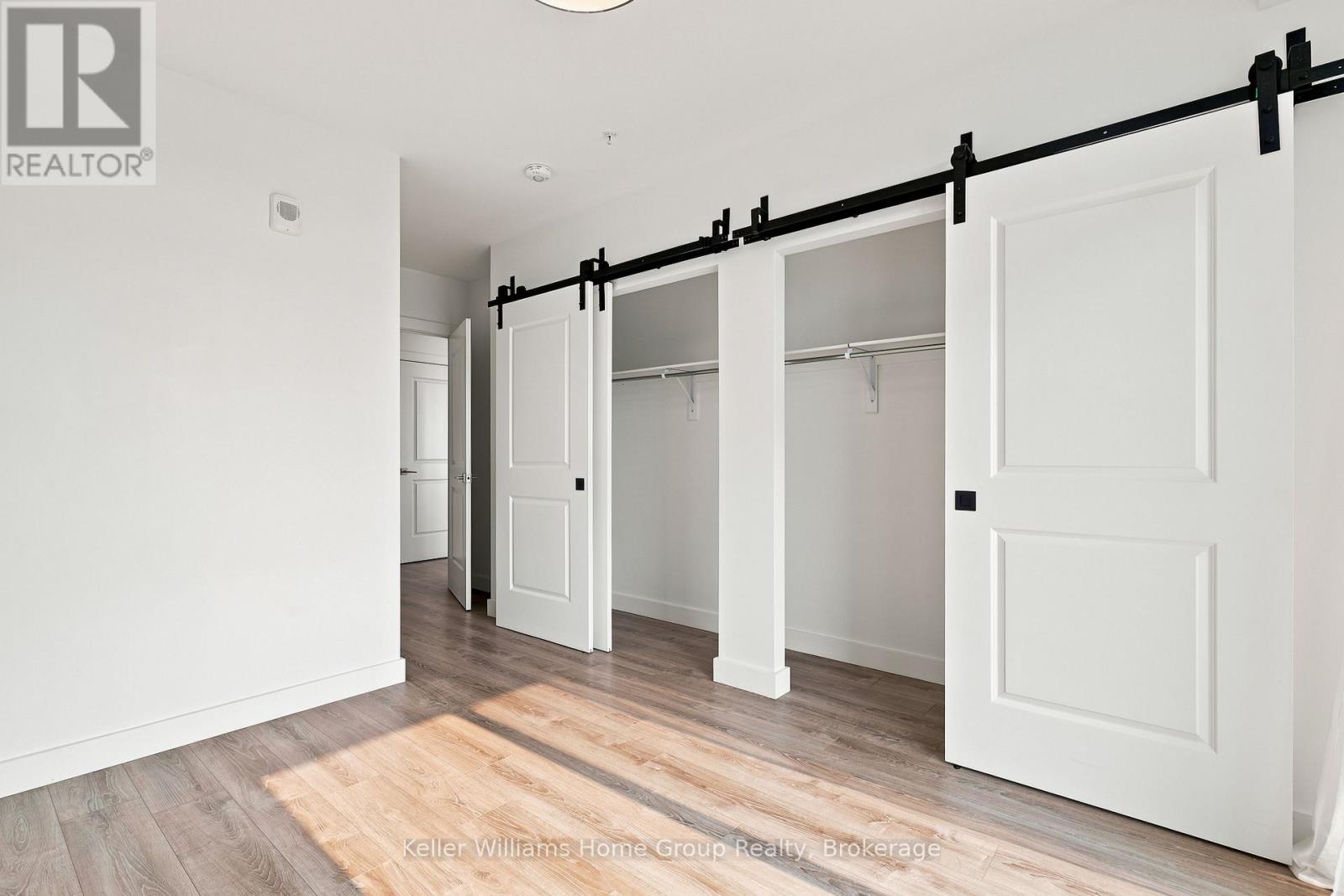 #713 50 GRAND AVENUE S - 32