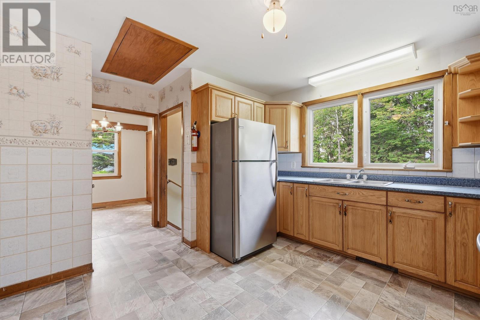 13 Brigadoon Avenue - 8