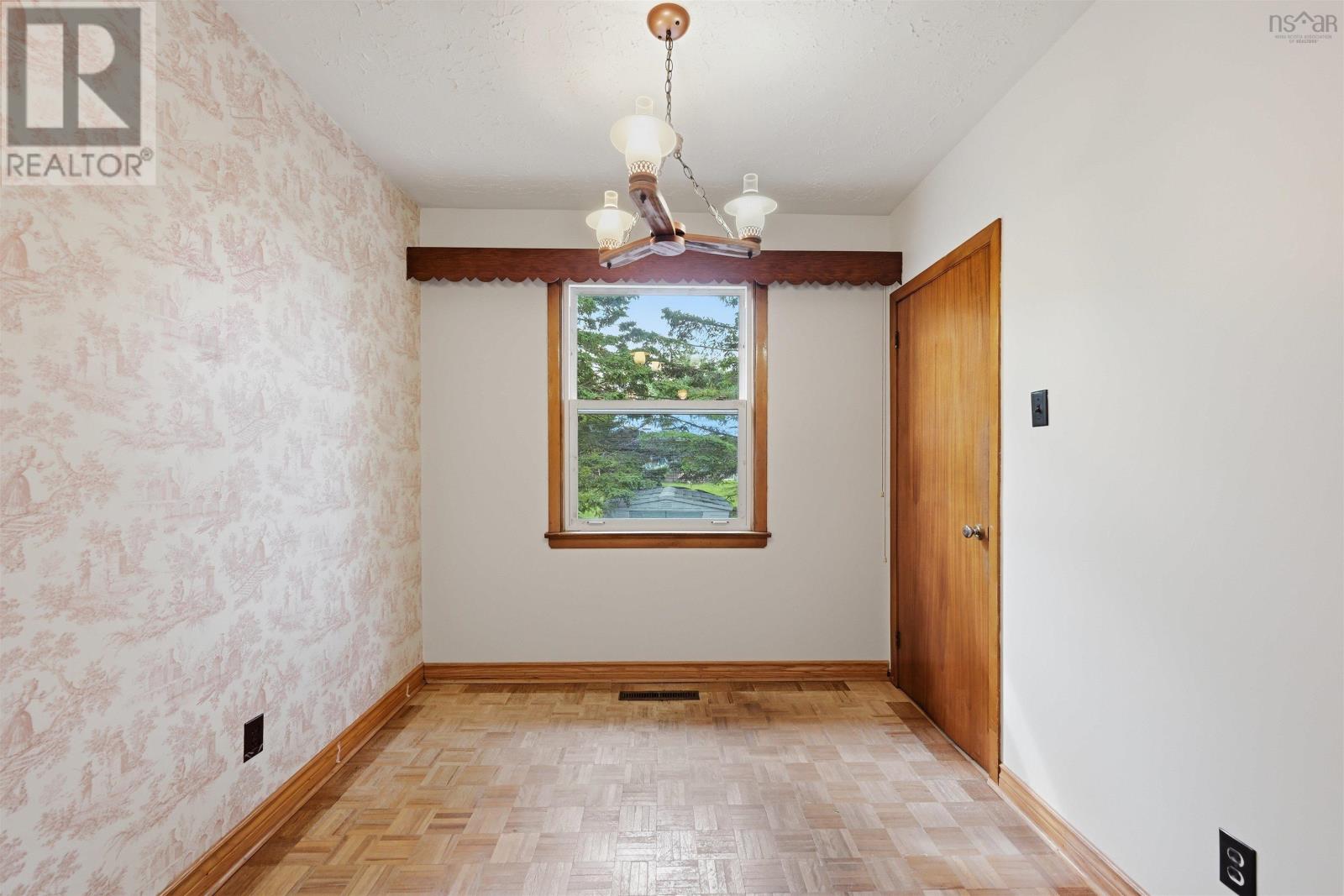 13 Brigadoon Avenue - 11