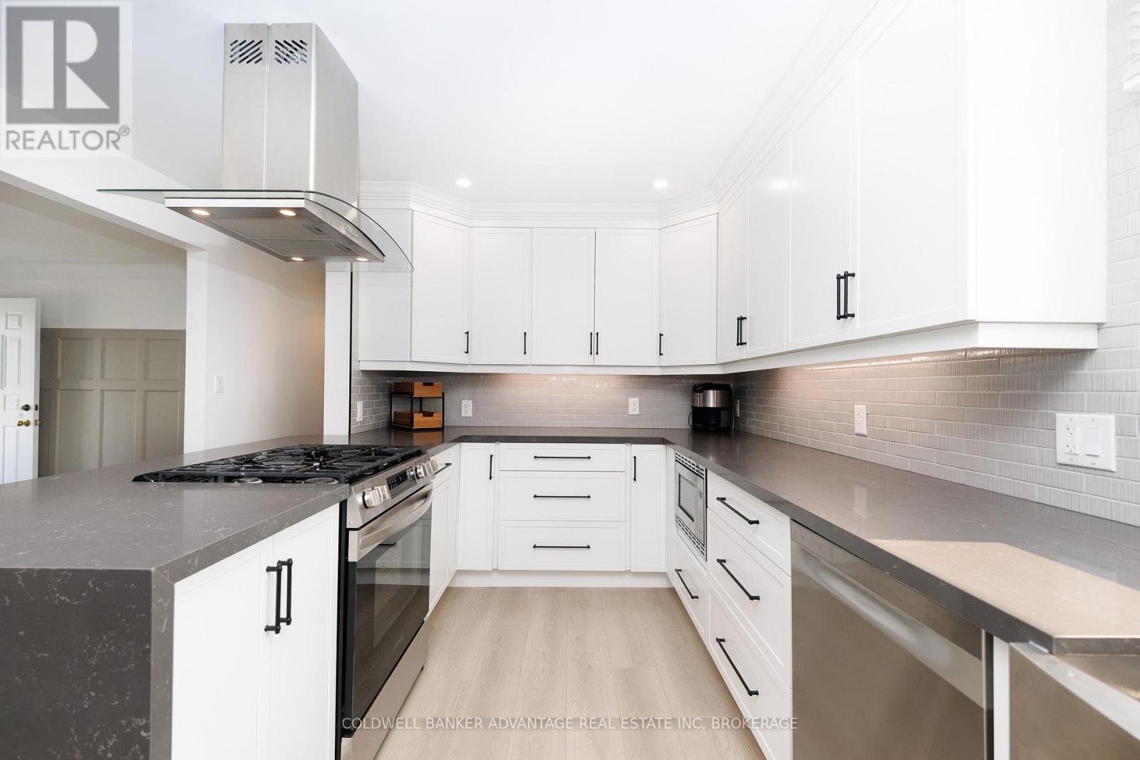 77 BALMORAL AVENUE - 12