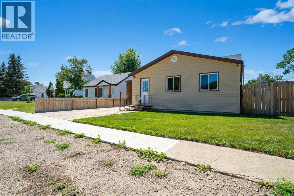 213 2 Street W - 3