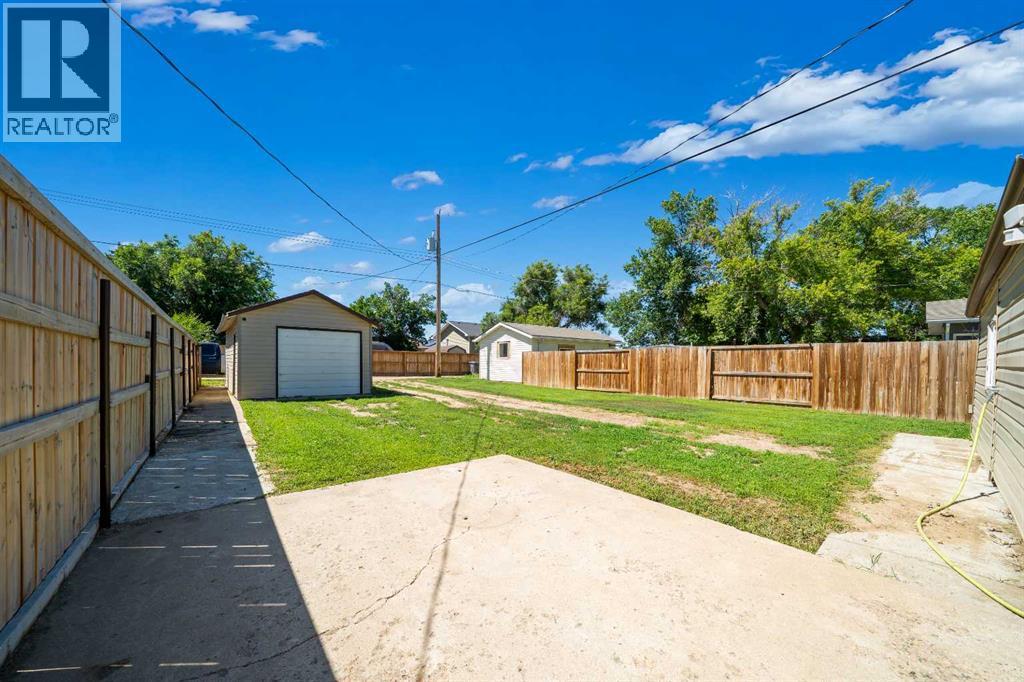 213 2 Street W - 24