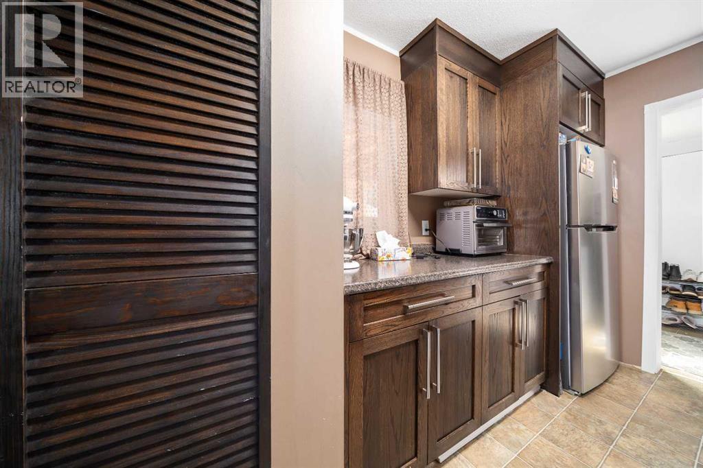 213 2 Street W - 13
