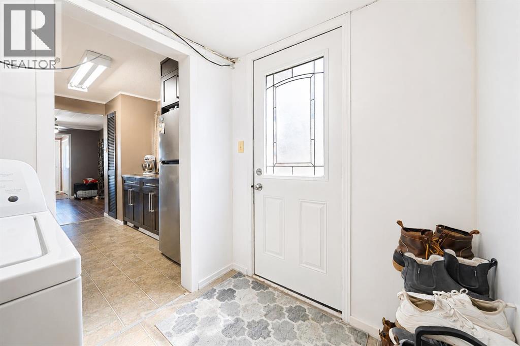213 2 Street W - 15
