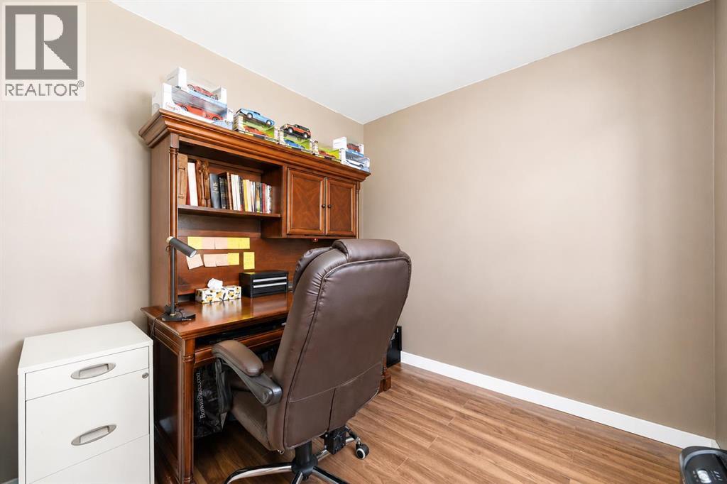 213 2 Street W - 8
