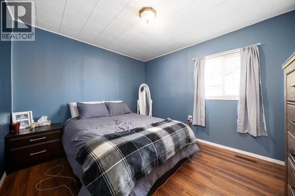 213 2 Street W - 9