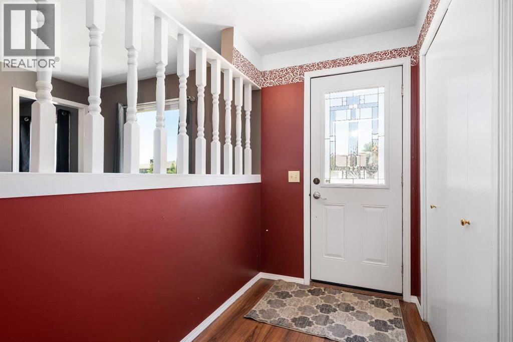 213 2 Street W - 4