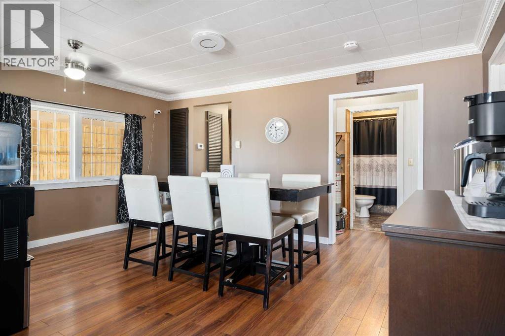 213 2 Street W - 6