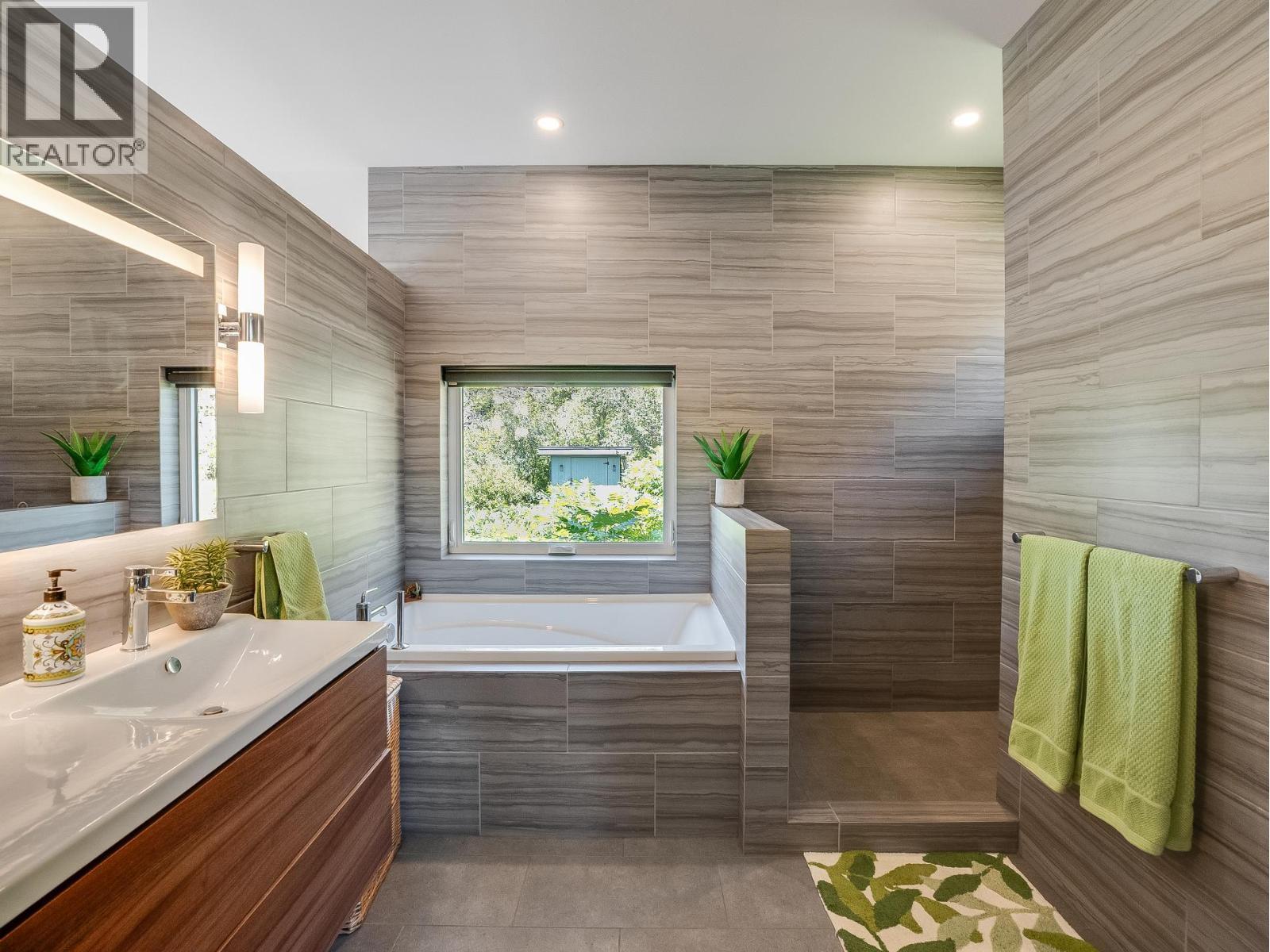 160 10th Avenue - 41