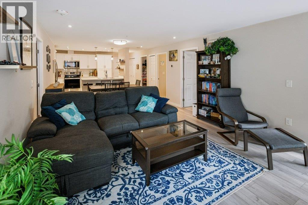 #706 3346 Skaha Lake Road - 6