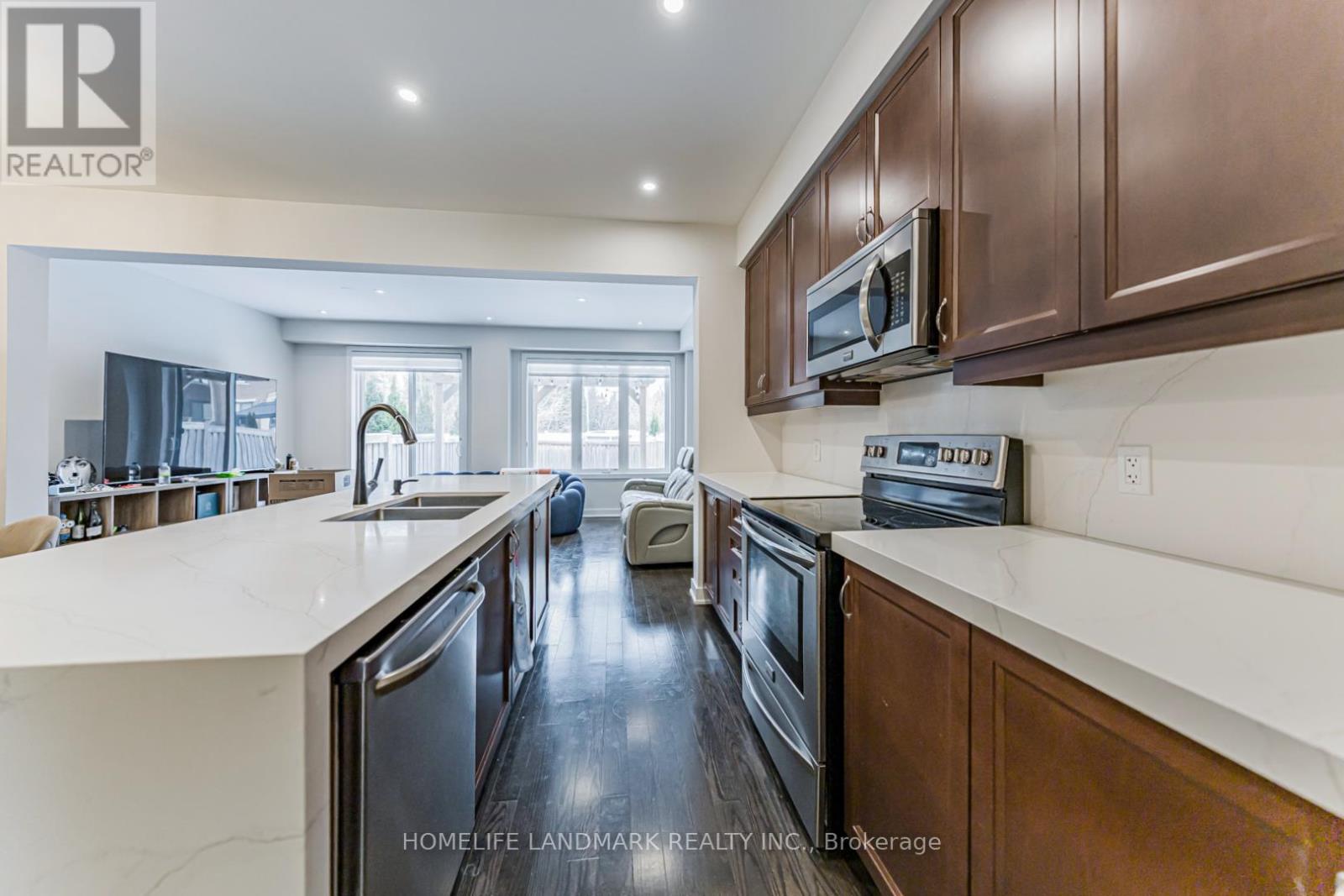62 HELLIWELL CRESCENT - 16