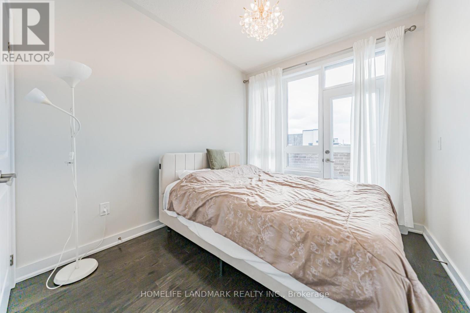 62 HELLIWELL CRESCENT - 23