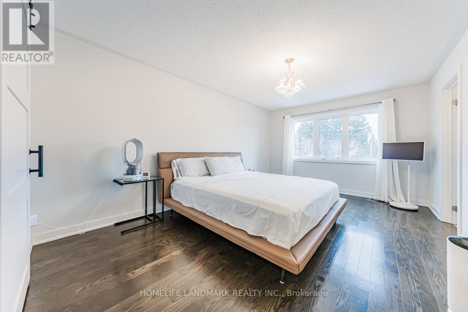 62 HELLIWELL CRESCENT - 36