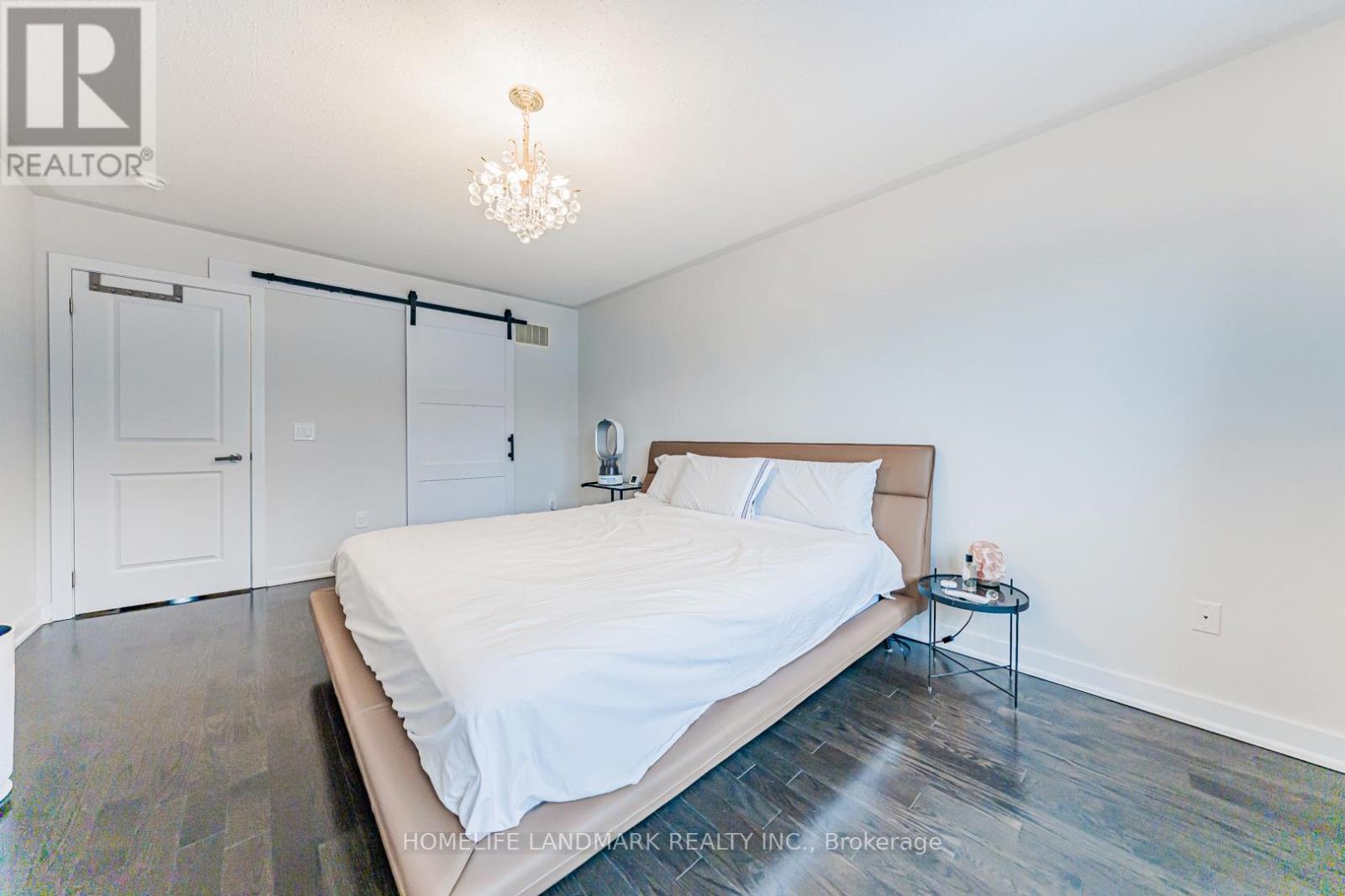 62 HELLIWELL CRESCENT - 39