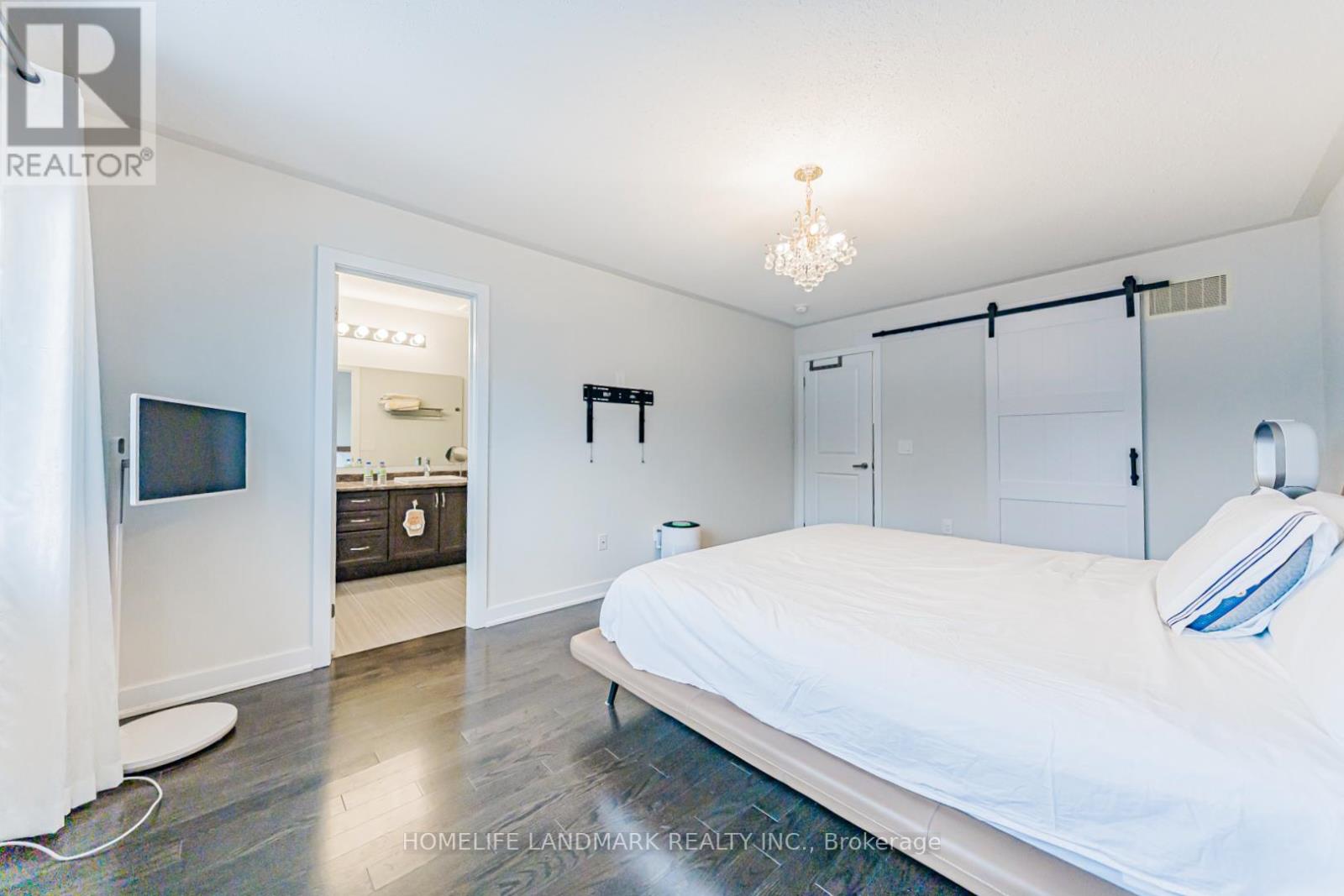 62 HELLIWELL CRESCENT - 40