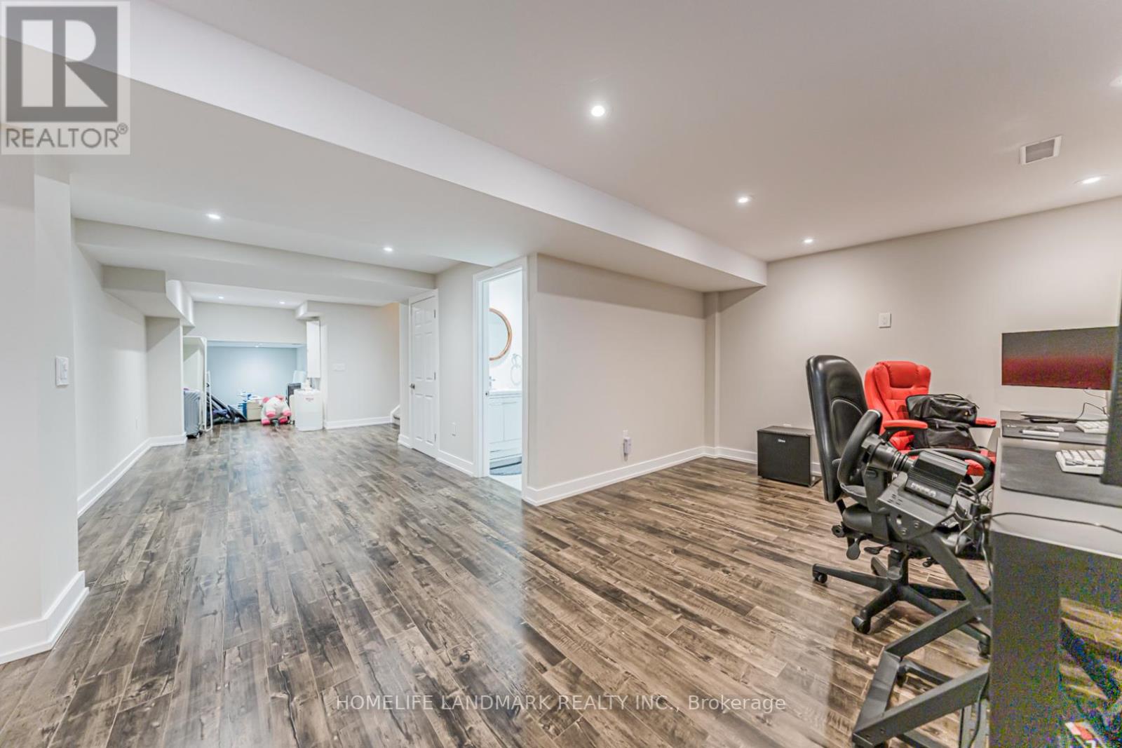 62 HELLIWELL CRESCENT - 44