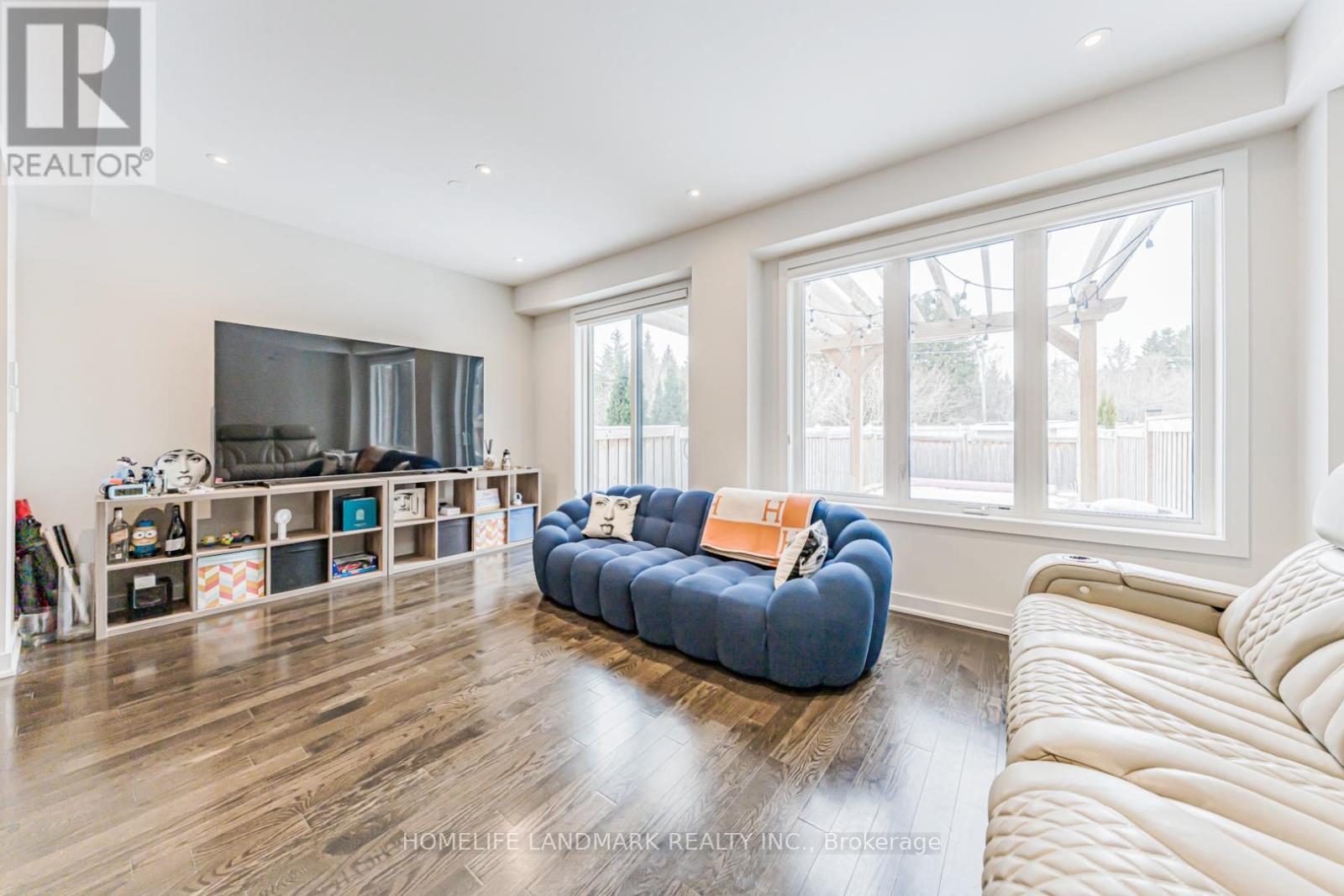 62 HELLIWELL CRESCENT - 8