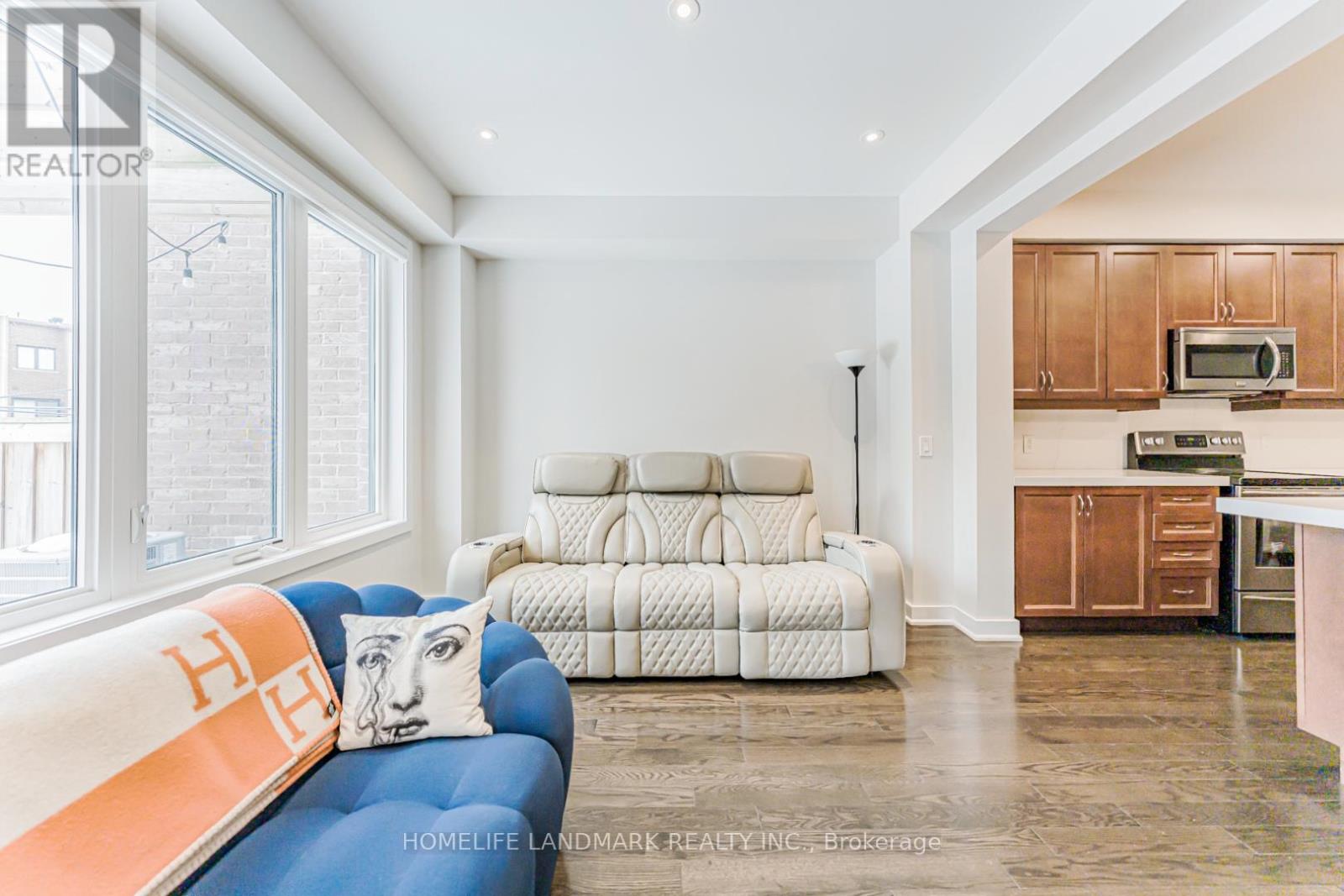 62 HELLIWELL CRESCENT - 9