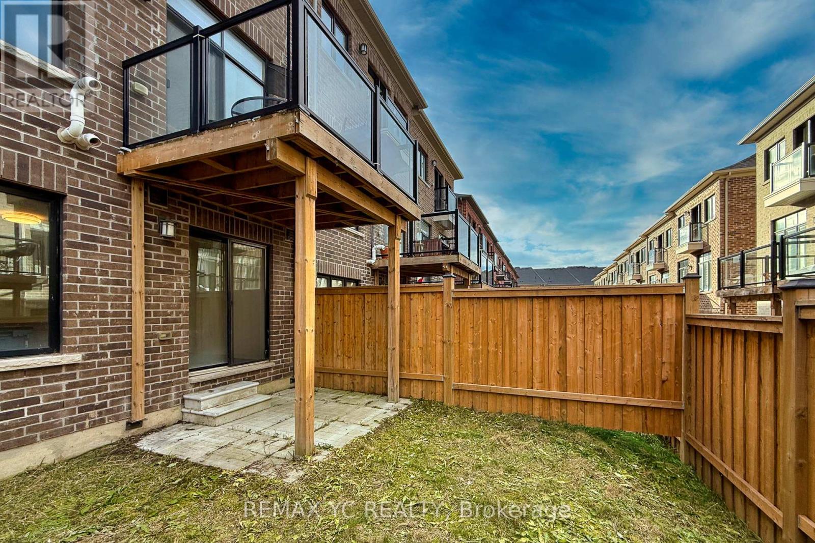 33 DUNCOMBE LANE - 48