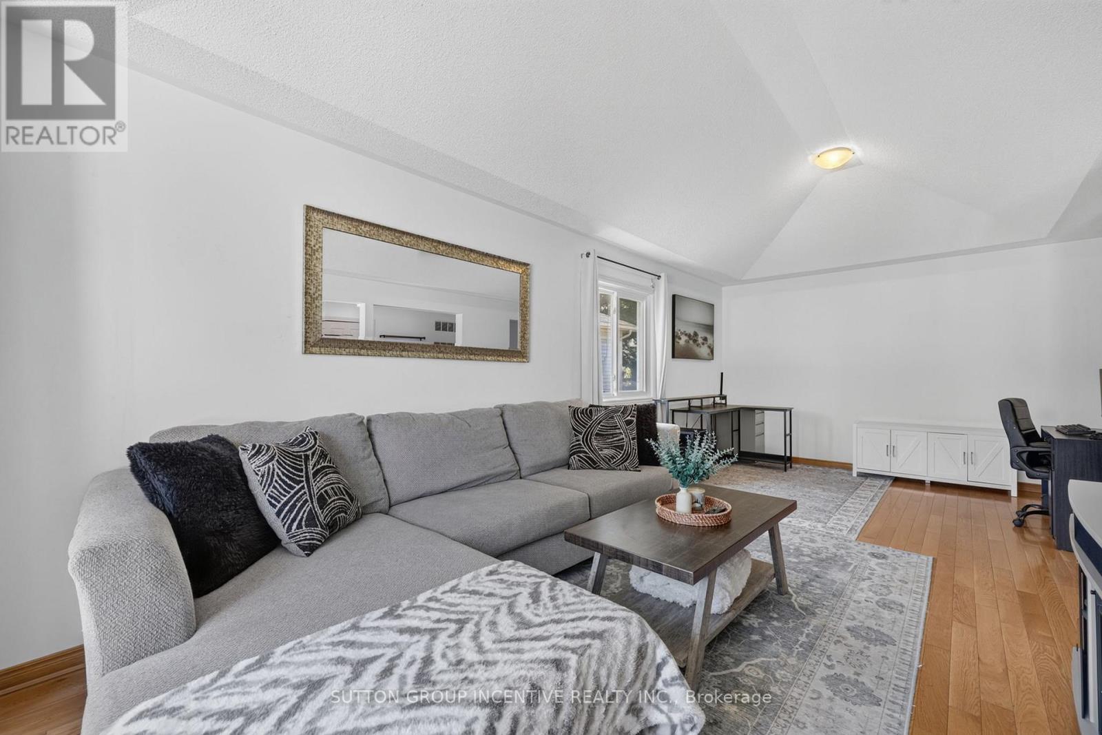 6 RIVERDALE DRIVE - 10