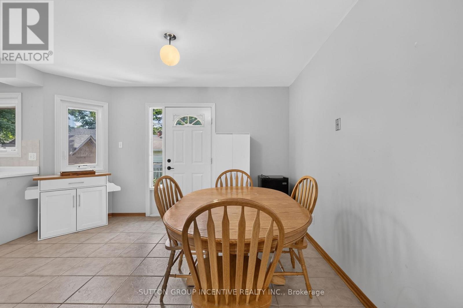 6 RIVERDALE DRIVE - 11