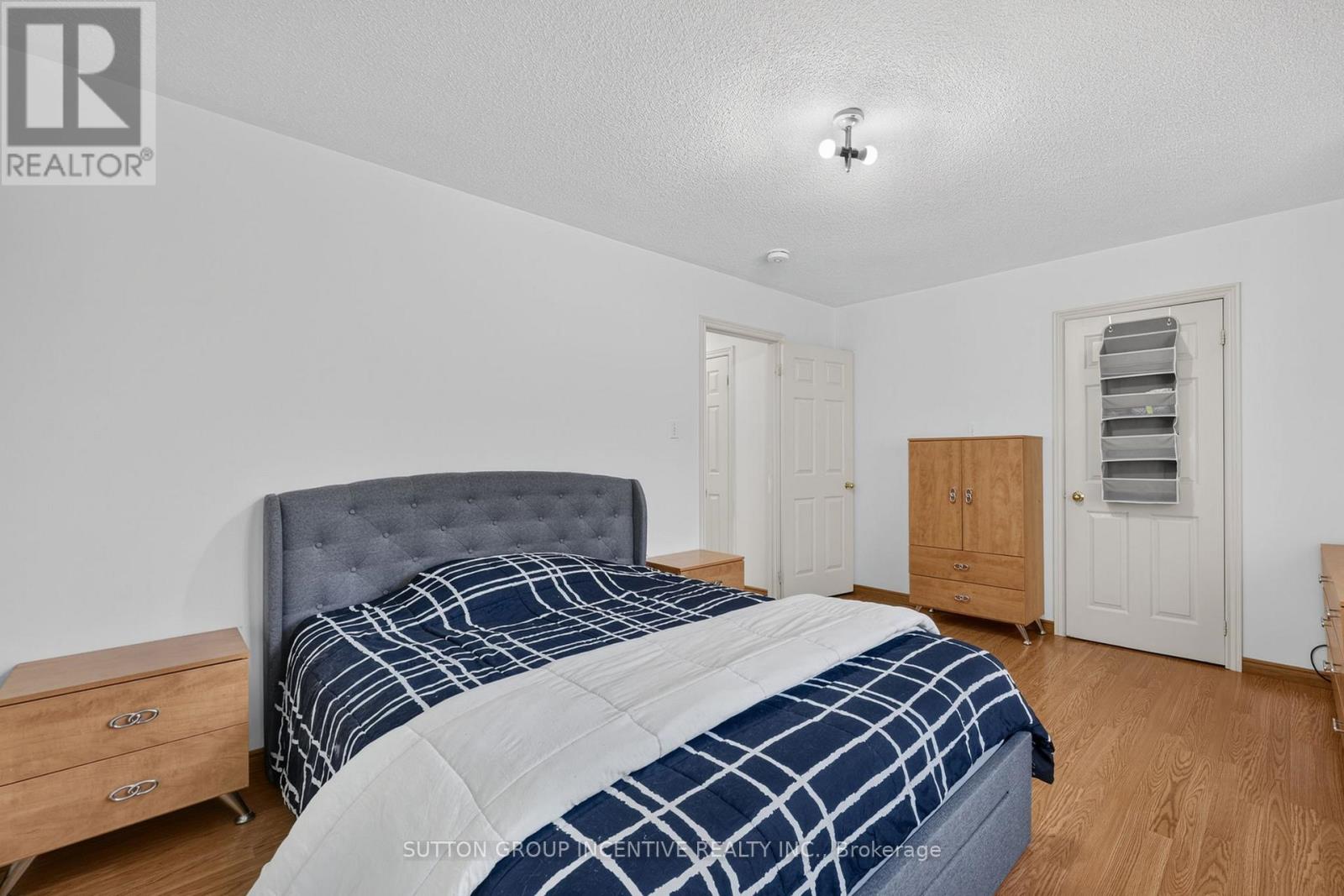 6 RIVERDALE DRIVE - 18