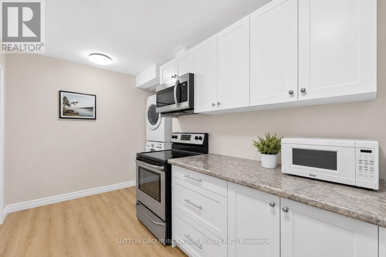 6 RIVERDALE DRIVE - 26