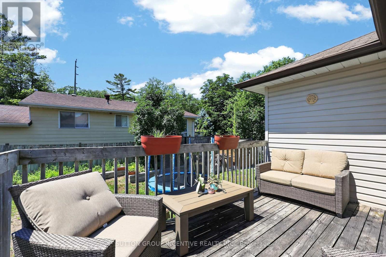 6 RIVERDALE DRIVE - 33
