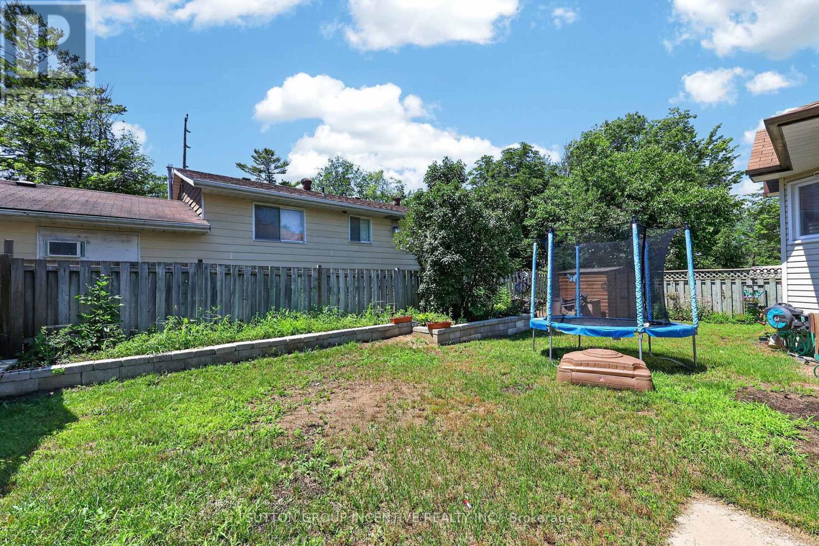 6 RIVERDALE DRIVE - 35