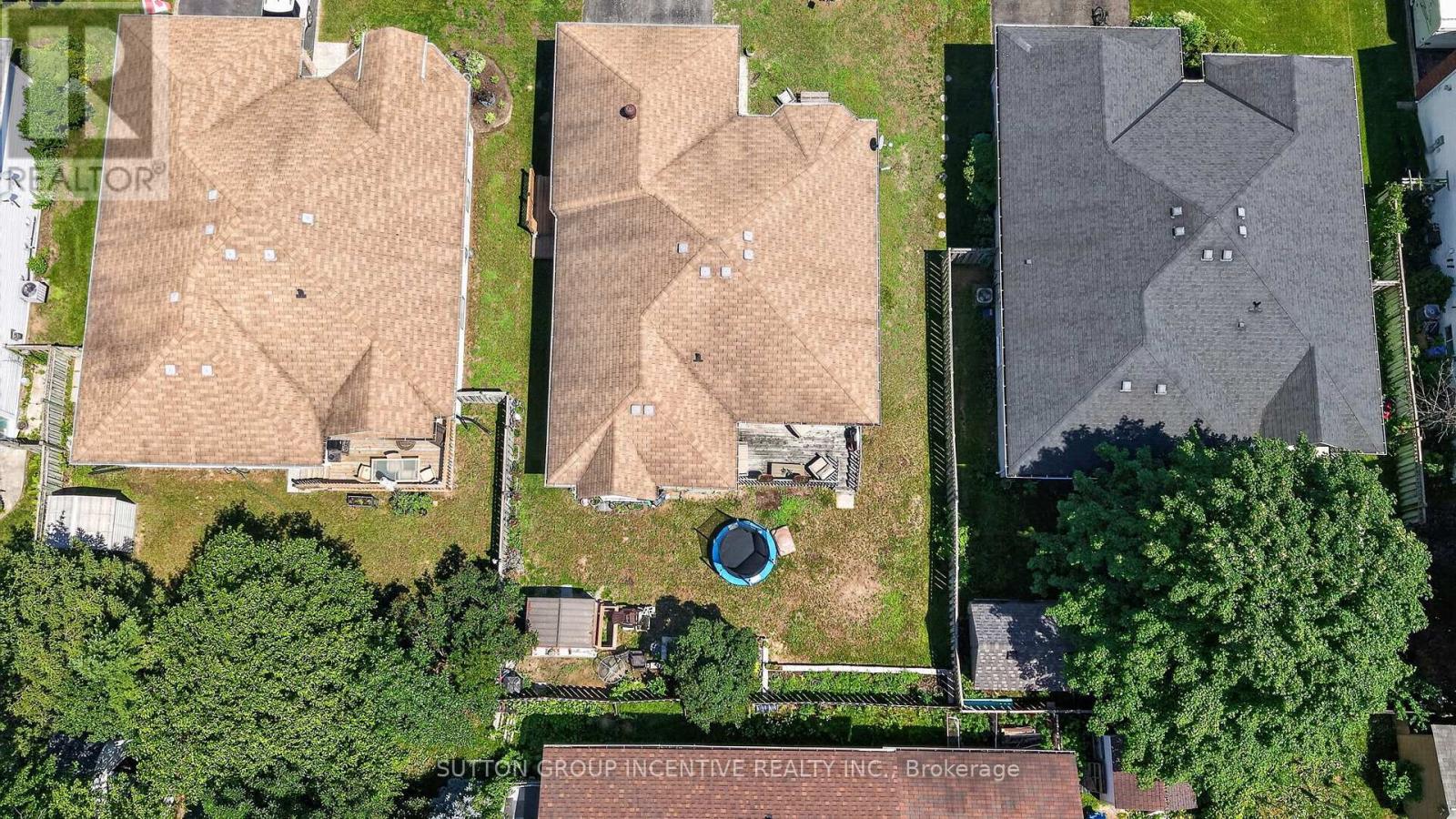 6 RIVERDALE DRIVE - 44