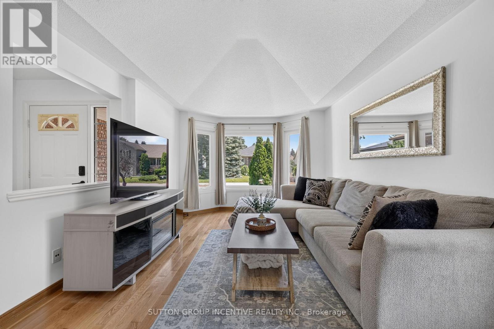 6 RIVERDALE DRIVE - 7
