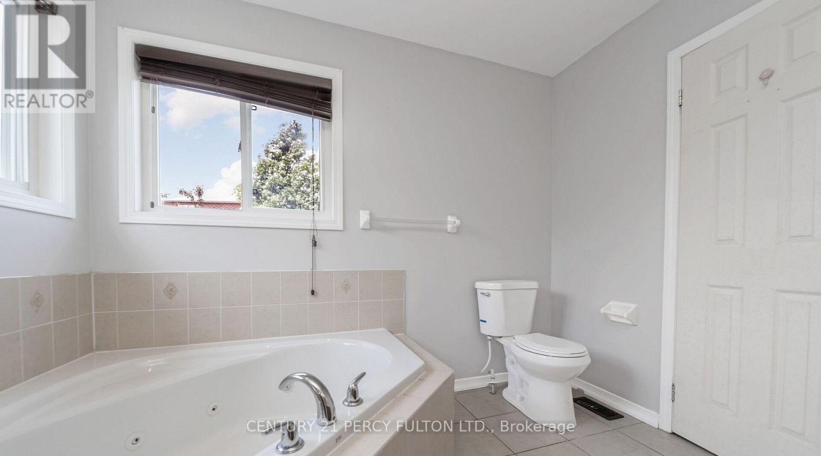 91 LAPRADE SQUARE - 32
