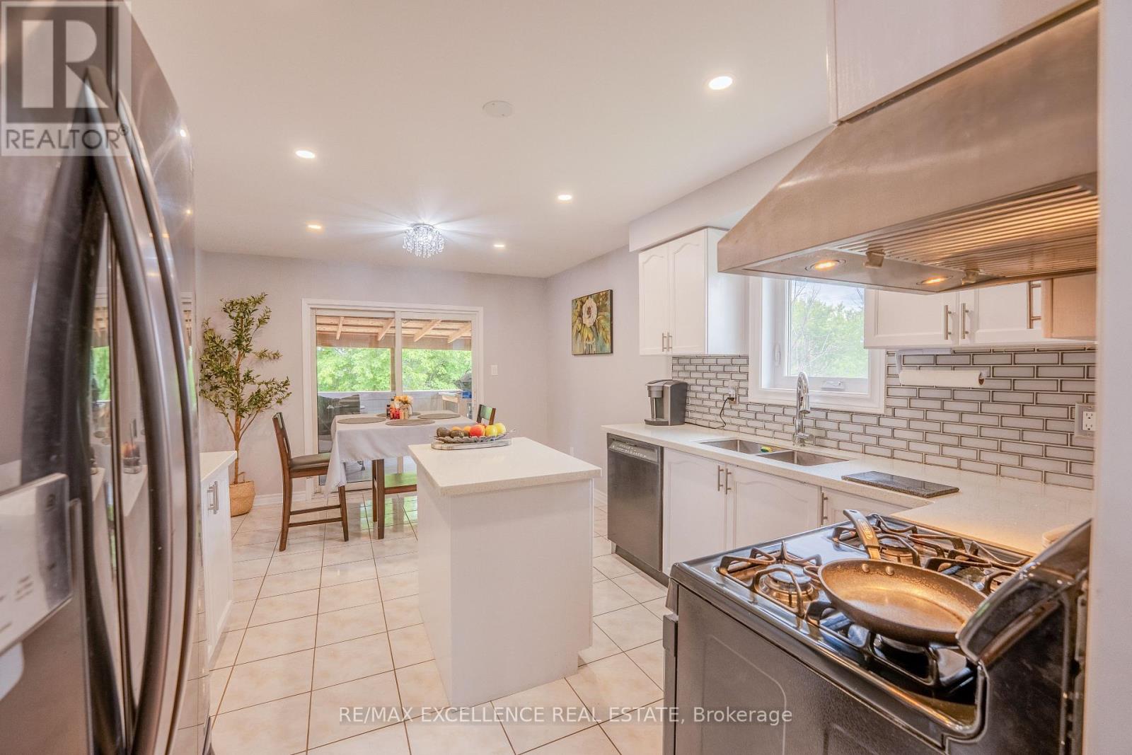48 RIDGEMORE CRESCENT - 12