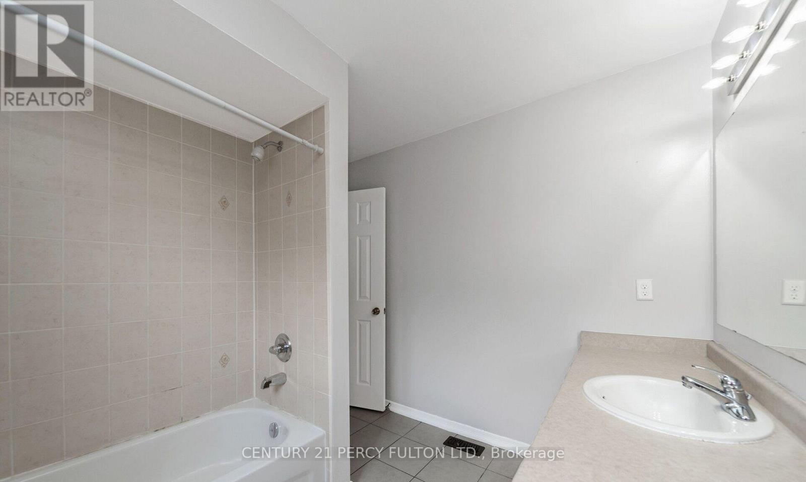 91 LAPRADE SQUARE - 42