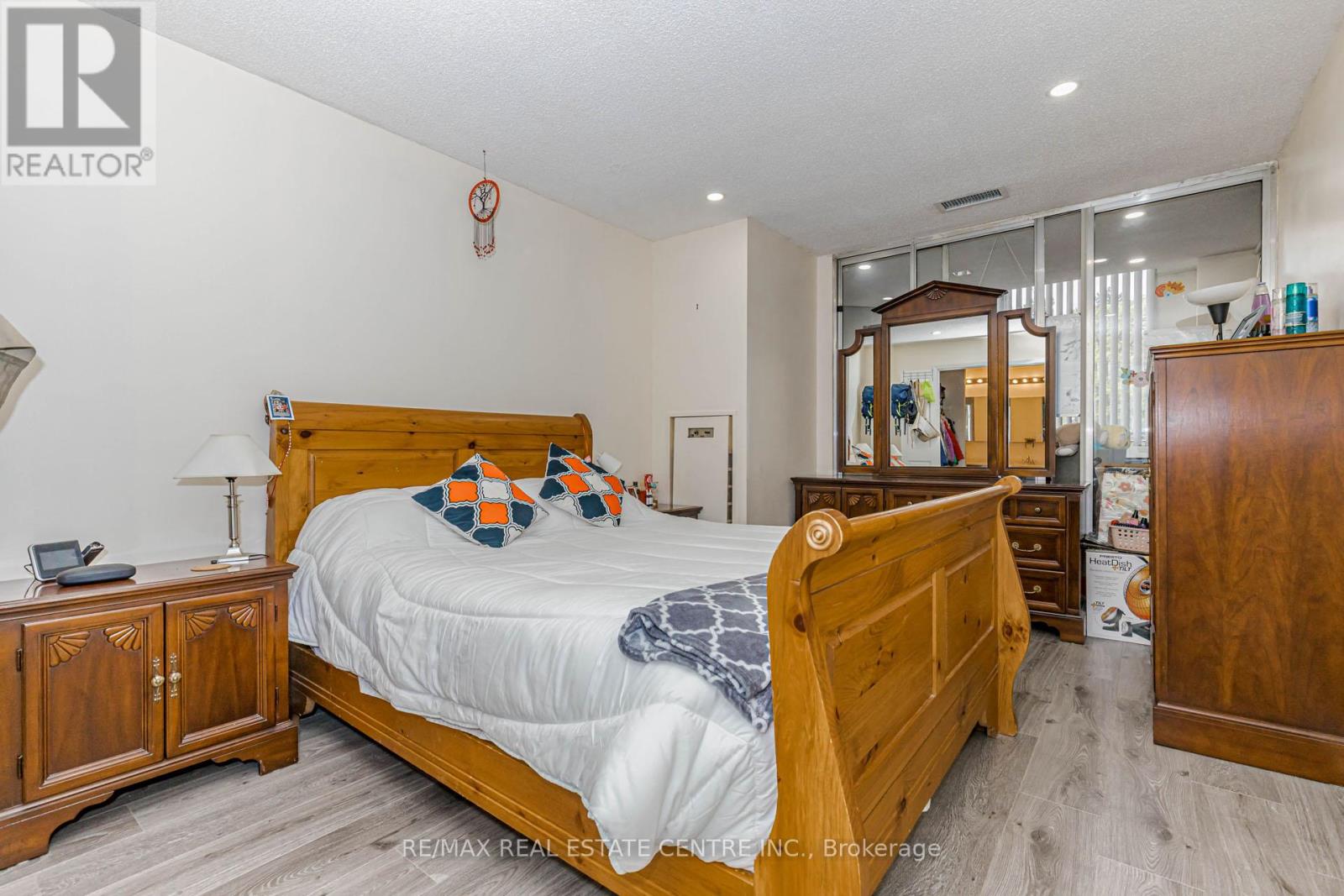 #104 310 MILL STREET S - 14