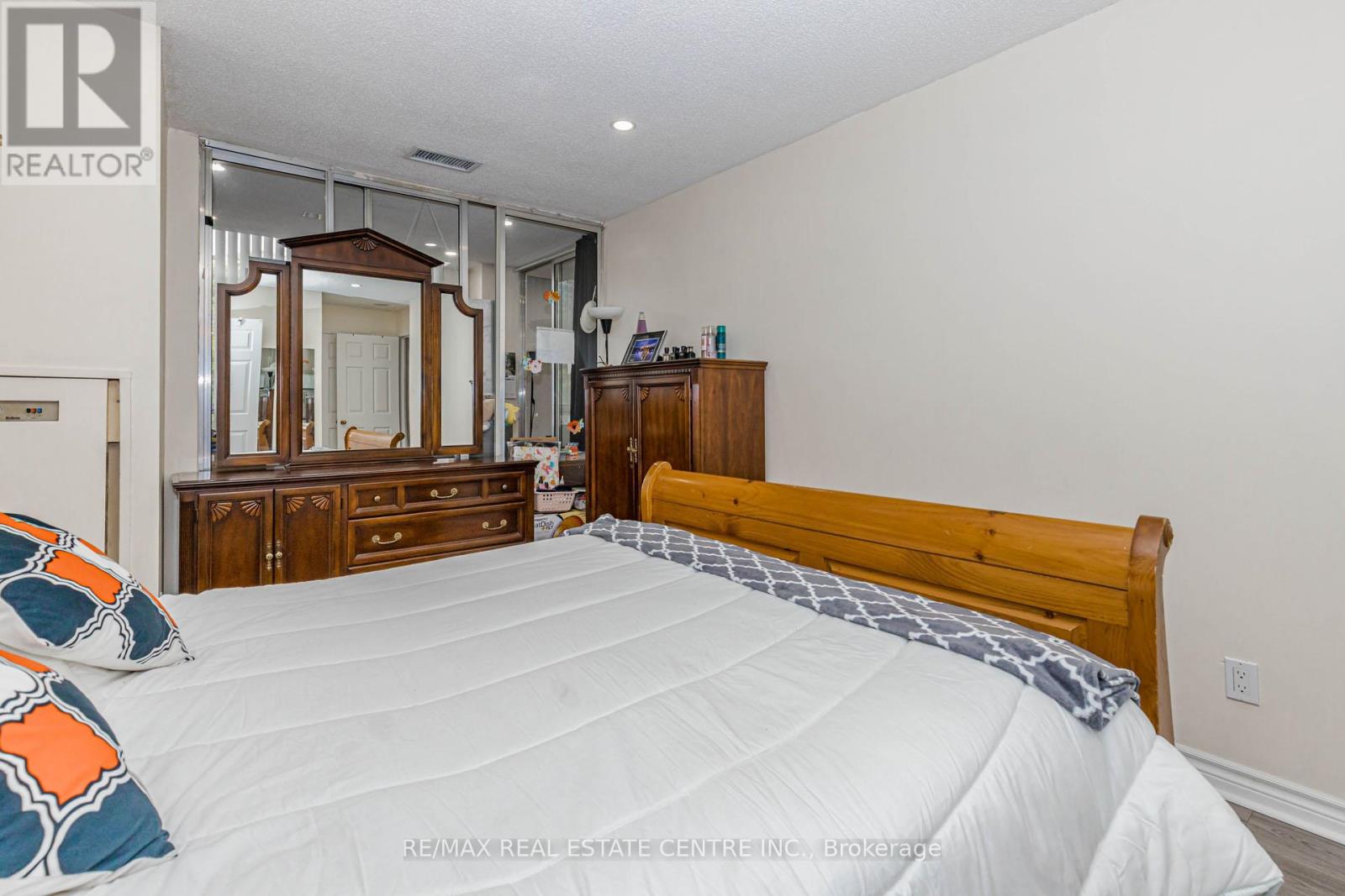 #104 310 MILL STREET S - 15