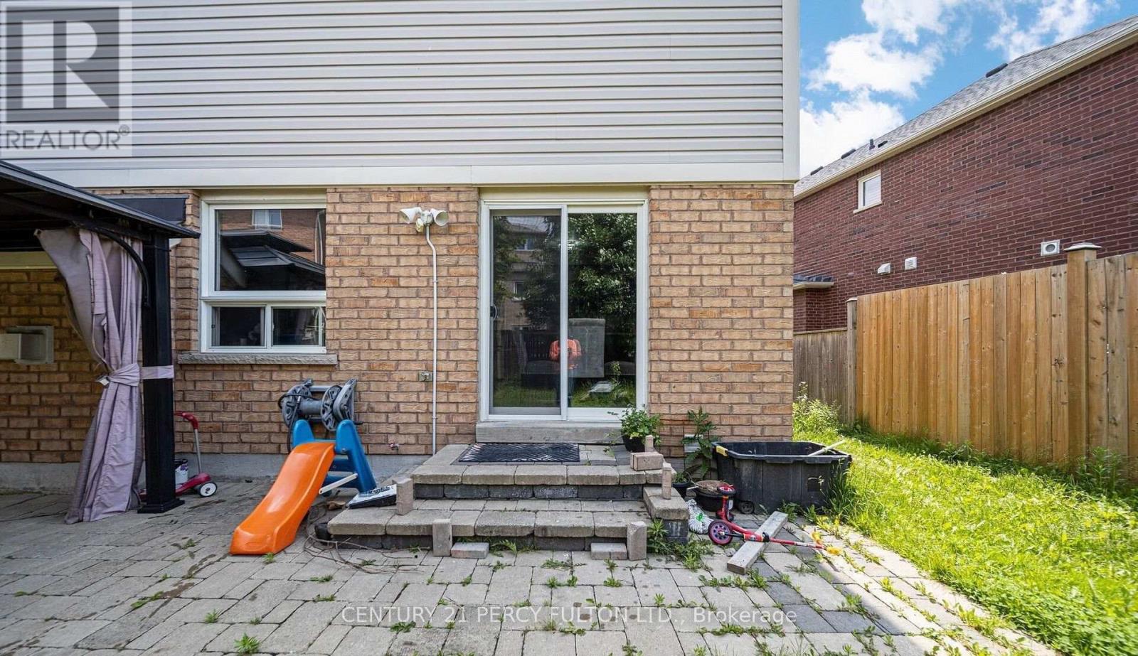 91 LAPRADE SQUARE - 45