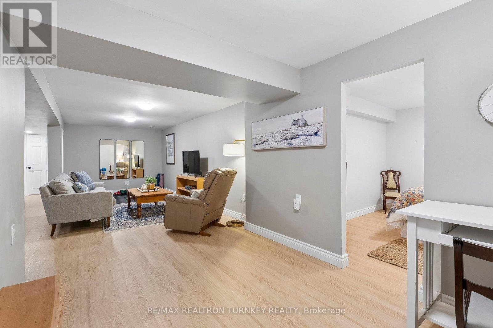 7 THOMAS BALES DRIVE - 23