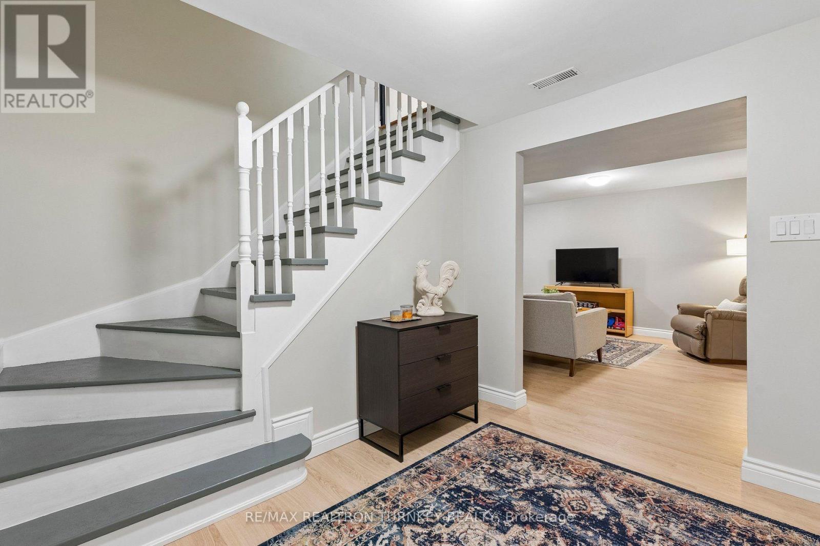 7 THOMAS BALES DRIVE - 32