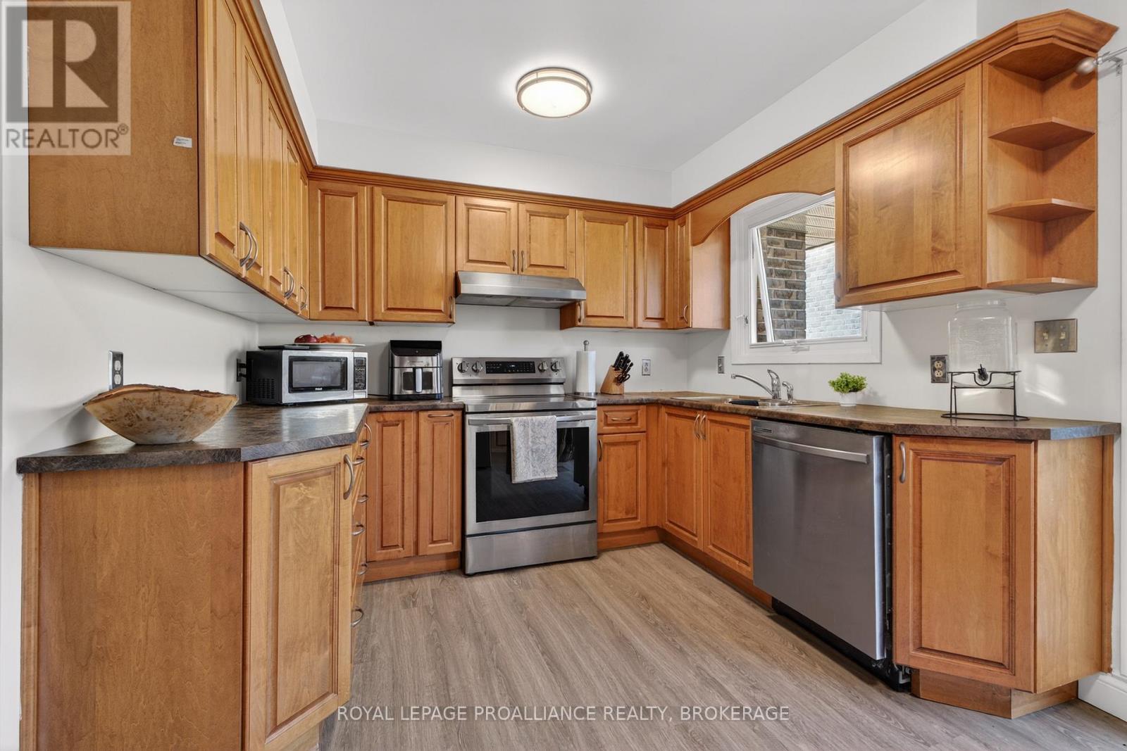 16 GRENADIER DRIVE - 12
