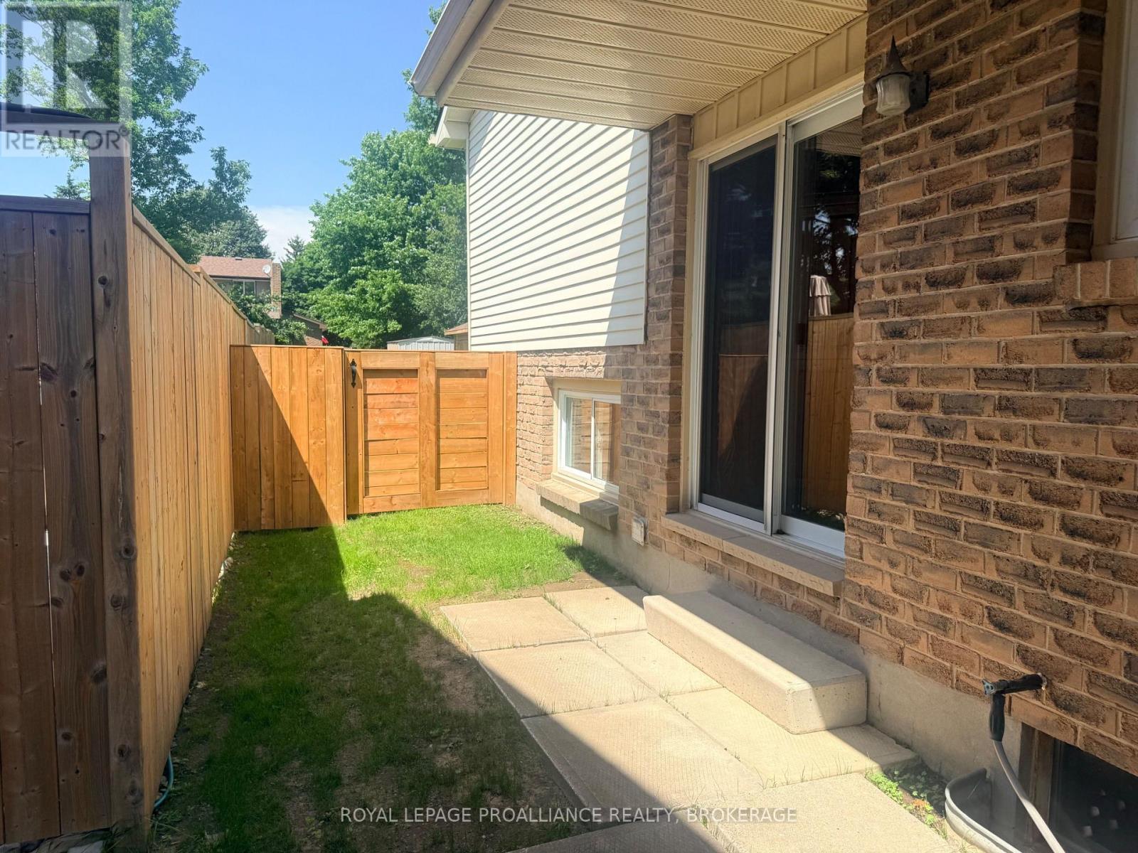 16 GRENADIER DRIVE - 31