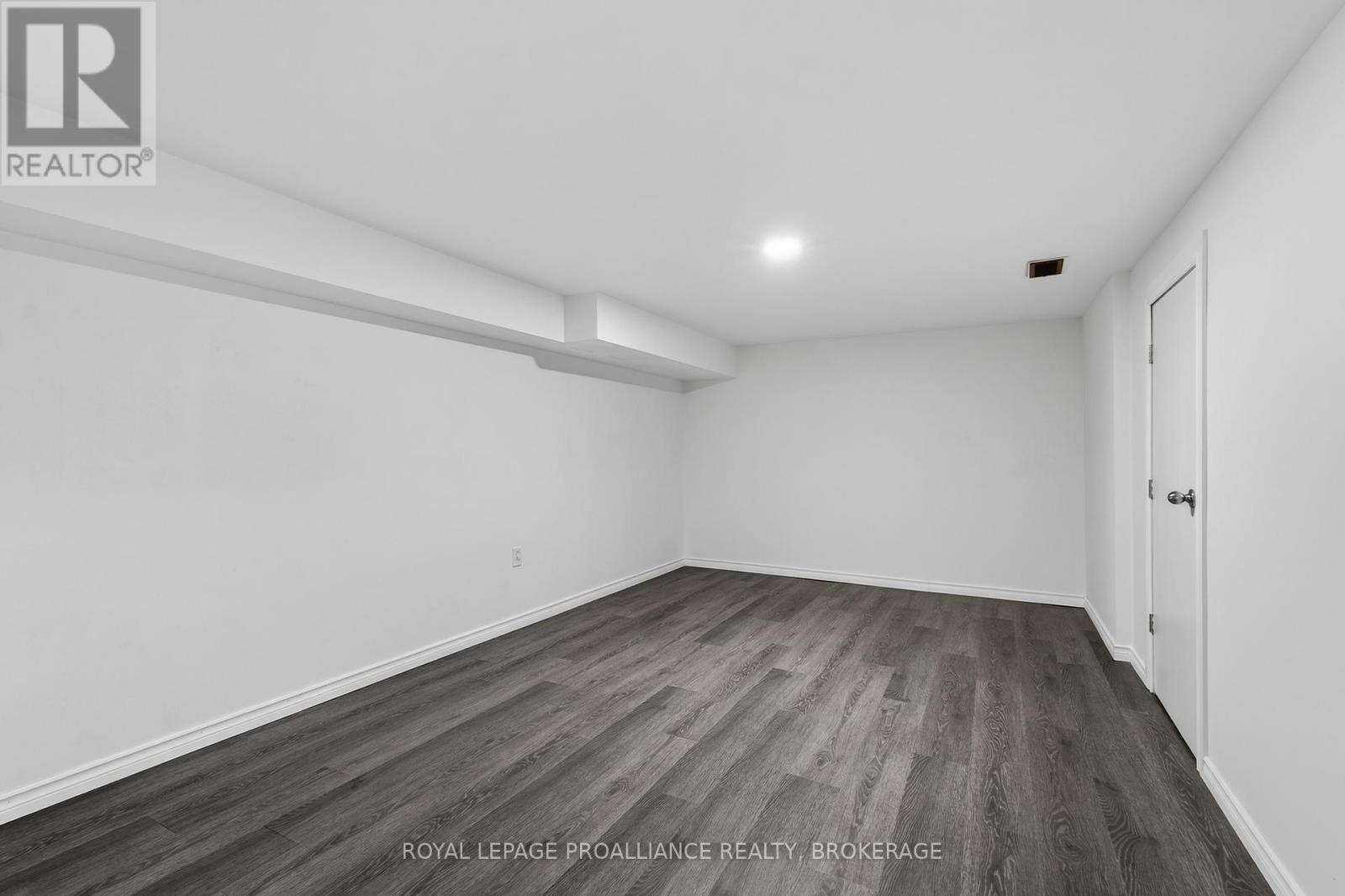 16 GRENADIER DRIVE - 29
