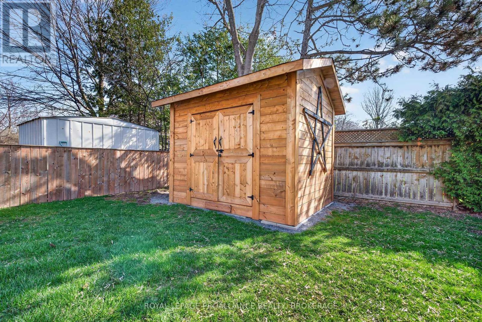 16 GRENADIER DRIVE - 34