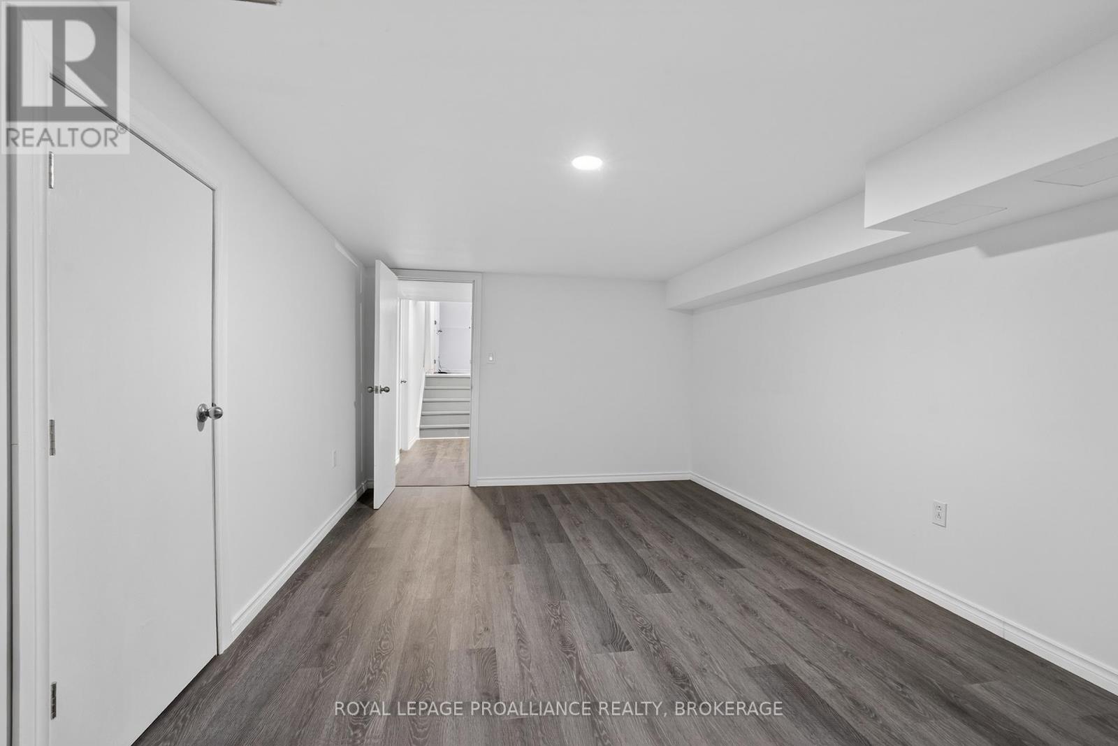 16 GRENADIER DRIVE - 27