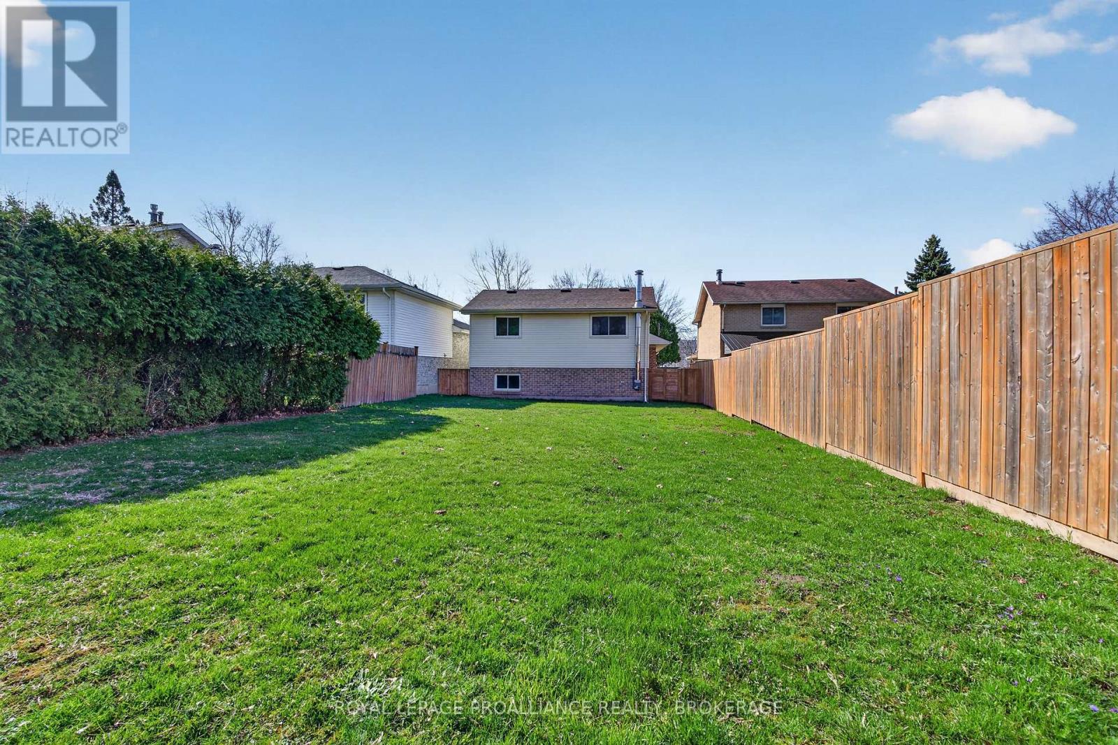 16 GRENADIER DRIVE - 33