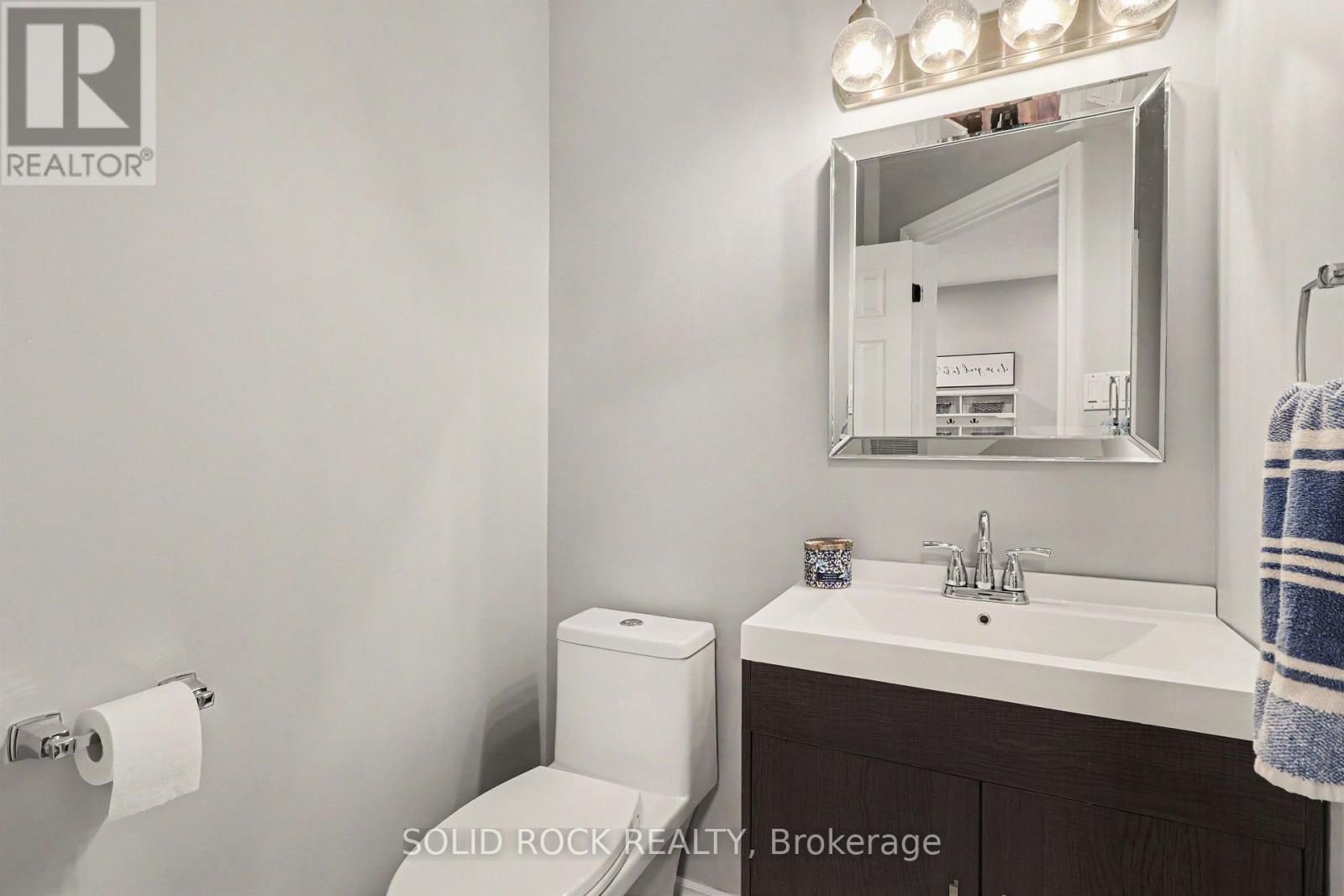 Condos for Sale in Ottawa – 939 COMO CRESCENT, Ottawa – By Peter Sagos - Image 20